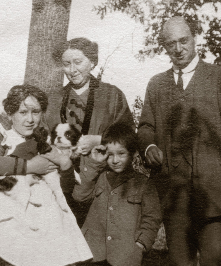 Tochter Gertrud, Ehefrau Mathilde, Sohn Georg und Arnold Schönberg, Berlin 1911